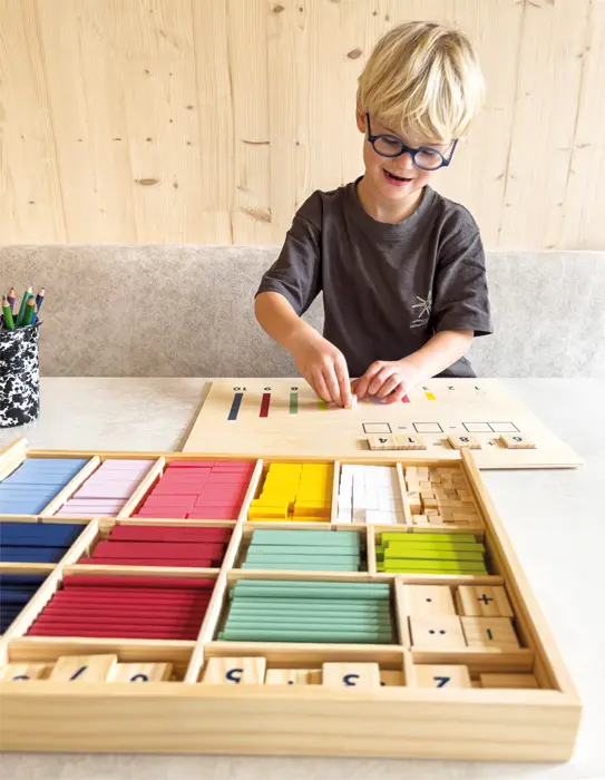 12559_12-lernbox-rechenstaebchen-mit-zahlen-educate-small-foot-kinderbild-03.webp